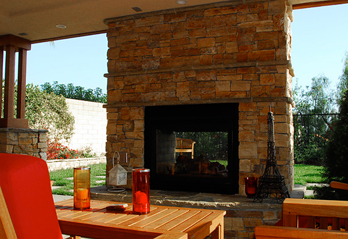 5 Benefits of Outdoor Fireplaces