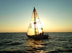 Tips Boat Sail the World